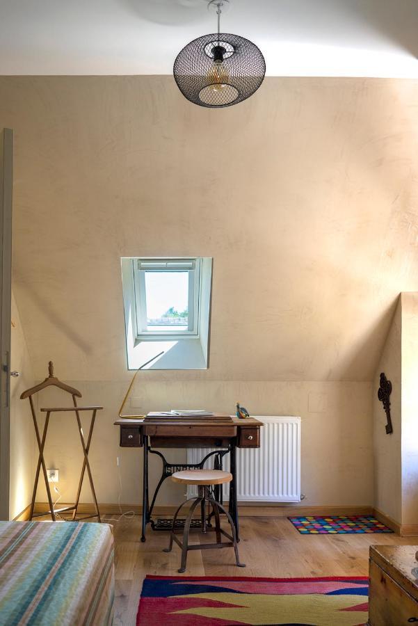 Chambre D'Hotes Chez Artiste Verrier, La Perriere - Perche Exterior foto